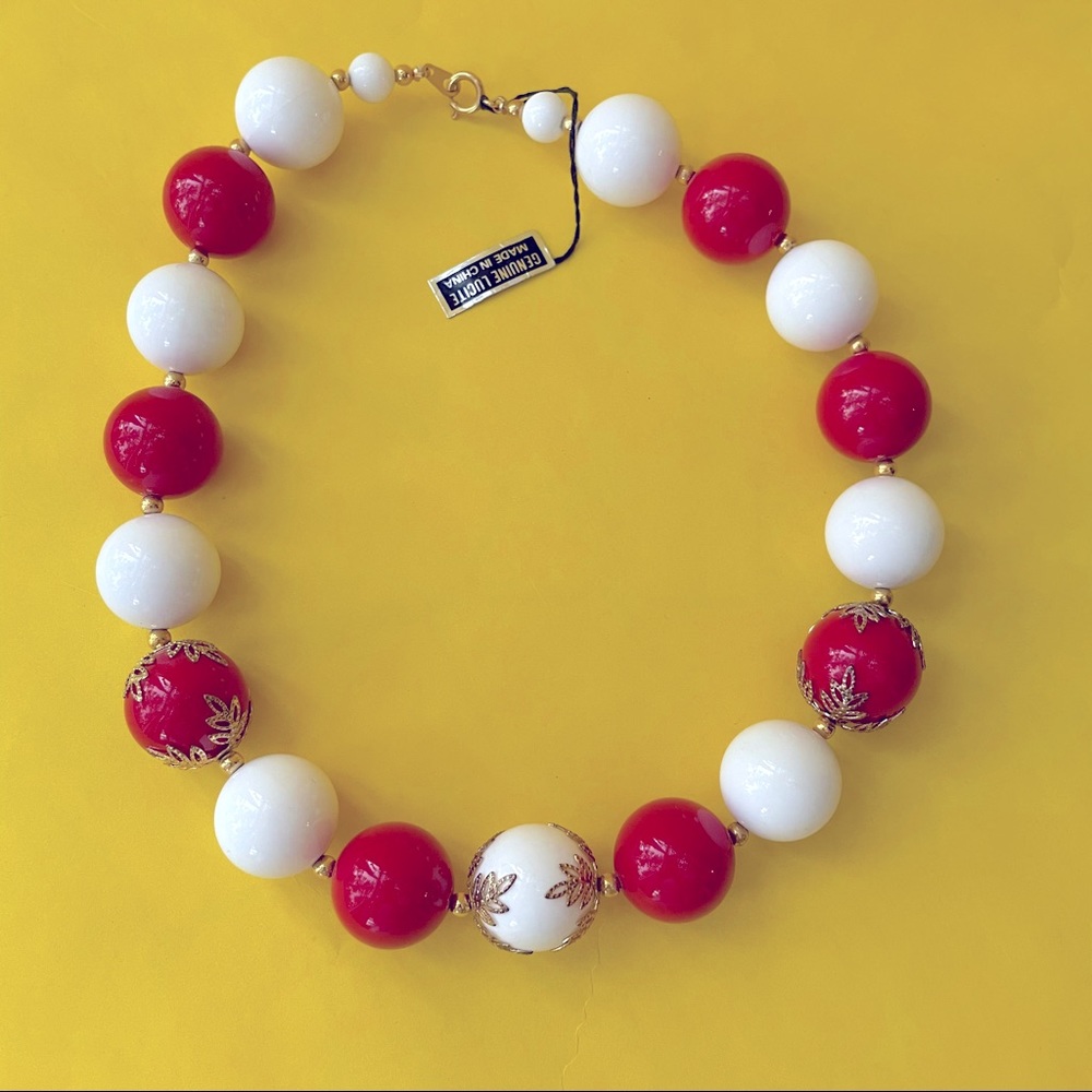 New vintage red/white genuine lucite necklace